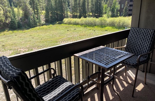Copper Mountain Village Condo | Cozy ski in , heated pool, on golf course, mtn view, tubing, king bed, garage