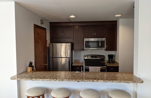 West Dover Condo | Cozy ski-in/ski-out condo on Mount Snow w/fireplace