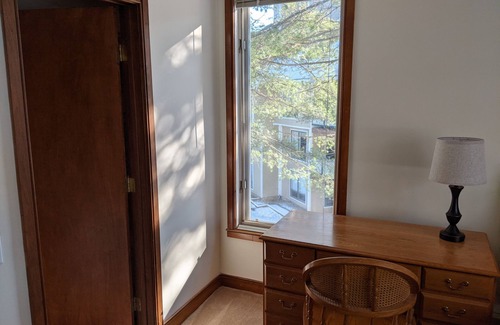 West Dover Condo | Cozy ski-in/ski-out condo on Mount Snow w/fireplace