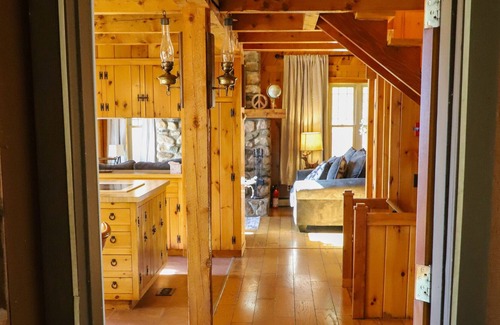 Milan House | Cozy Ski Retreat with Mountain Views