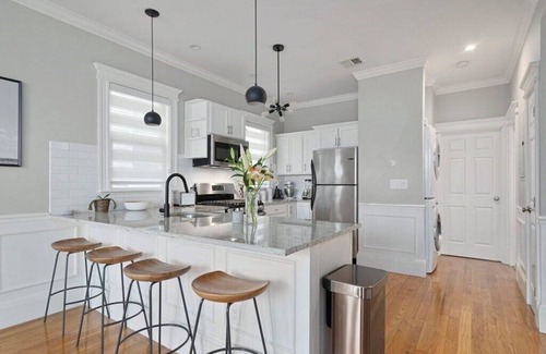 South Boston Condo | Cozy Southie Condo with Fireplace and Private Roof Deck