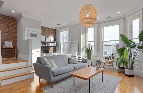 South Boston Condo | Cozy Southie Condo with Fireplace and Private Roof Deck