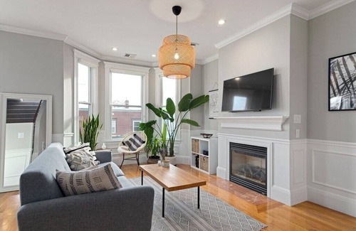South Boston Condo | Cozy Southie Condo with Fireplace and Private Roof Deck