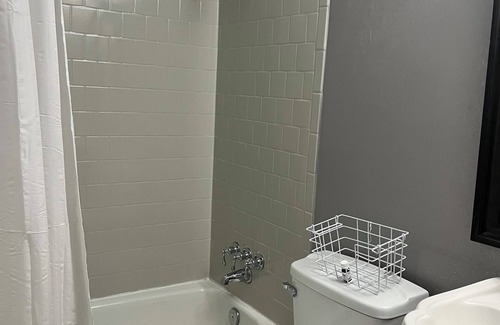 Reston Condo | Cozy space is nestled in quiet area, nearby capital city, parks and attractions