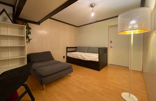 Burnaby House | Cozy & Spacious! 2 bedroom private suite in North Burnaby with private entry