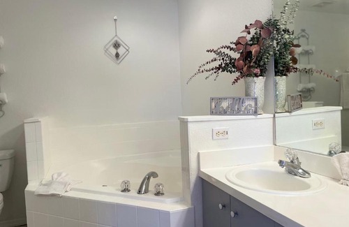 Kissimmee House | Cozy Spacious 4bd with Garden tub near Disney