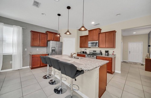 Loughman Apartment | Cozy & Spacious 6-Bedroom Pool Home in Solterra