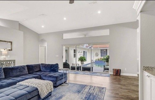 Rural Estates House | Cozy spacious home! Enjoy this entertainers delight.