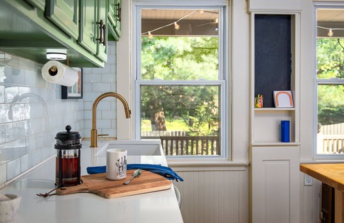 South Providence Apartment | Cozy & Spacious home next to Gorgeous City Park - Outdoor Dining, Hot Tub & Gym!