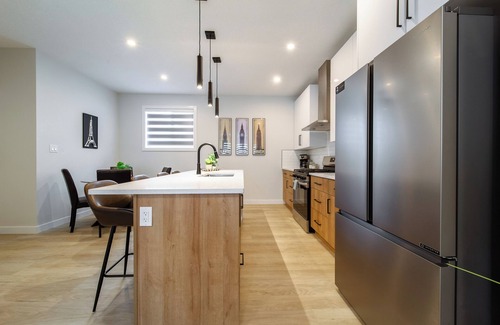 West Edmonton House | Cozy Spacious Retreat 4 Beds 3.5 Bath Whole House