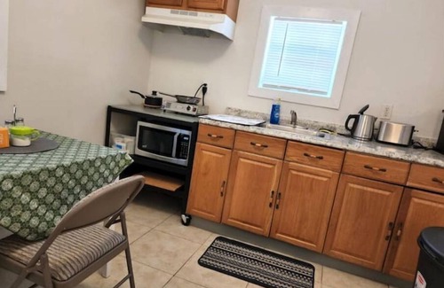 Tampa Apartment | Cozy spacy Tea House has everything ready for you.