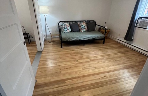 Maizerets Apartment | Cozy Stay 2 minutes from the child Jesus and 5 Mins from old Qc