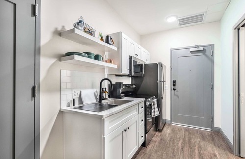 Macon Apartment | Cozy Stay Next To Atrium Hospital | Walk Score 74; Mercer Music at Capricorn – ~