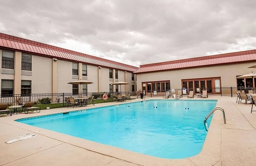 Cody House | Cozy Stay w/Pool & Hot Breakfast - A Stone's Throw from Buffalo Bill Reservoir
