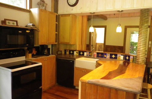 Fairfield Cabin | Cozy streamside cabin, convenient to Ski Liberty and Gettysburg