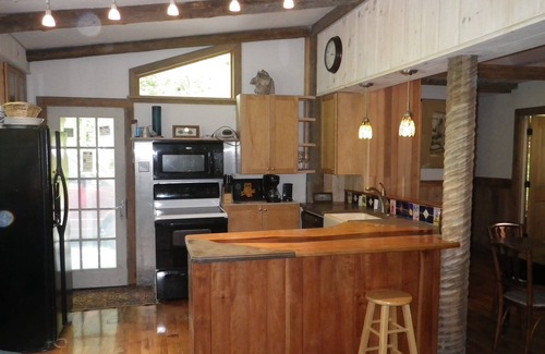 Fairfield Cabin | Cozy streamside cabin, convenient to Ski Liberty and Gettysburg