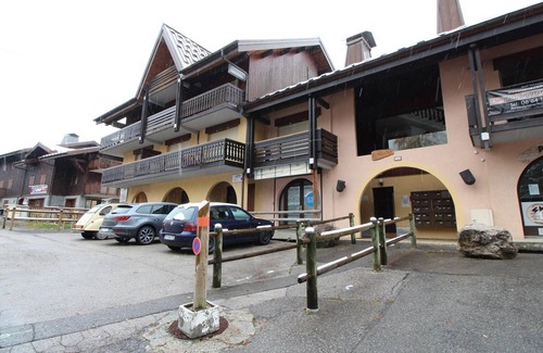 Les Carroz-d'Araches Apartment | Cozy Studio for 4 Near Ski Lifts with Mountain Views