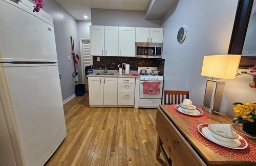 Junction Triangle Apartment | Cozy Studio 10 minutes walk to Lansdowne Subway Station