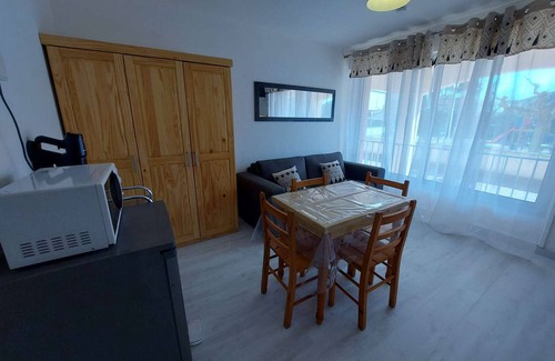 Le Grau-dʼAgde Apartment | Cozy Studio 100m from Beach, Garden View, Ideal Family Getaway