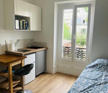 Puteaux Apartment | Cozy Studio 10min from La Défense Arena