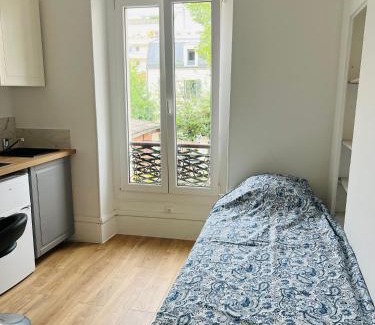 Puteaux Apartment | Cozy Studio 10min from La Défense Arena