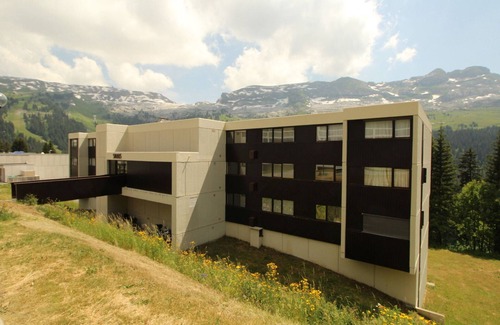 Flaine Apartment | Cozy studio 4 pers, Near slopes and shops, balcony, TV, ski locker