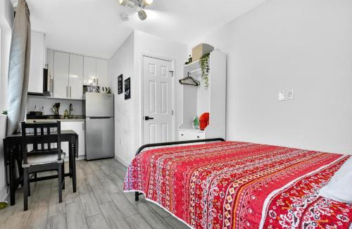 West Little Havana House | Cozy Studio Airport & Downtown