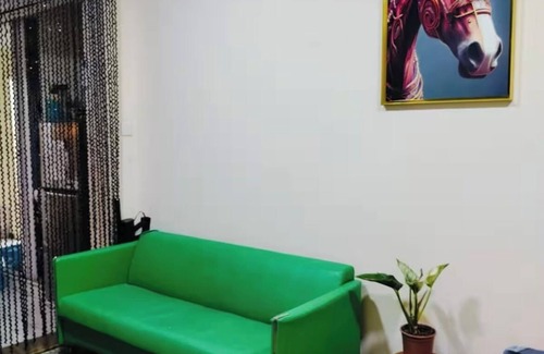 Old Dubai Apartment | Cozy Studio Apartment in Deira, Dubai with Balcony and Parking