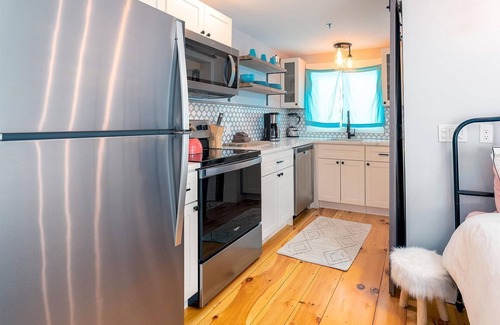 Stowe Village Historic District Apartment | Cozy studio apartment in Stowe Village