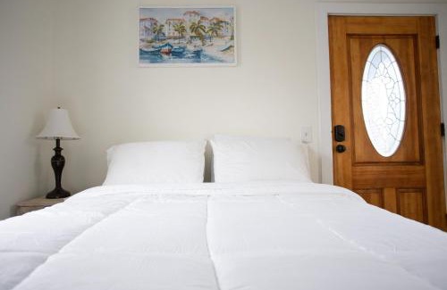 Jacksonville Beach House | Cozy Studio - Blocks from the Ocean!