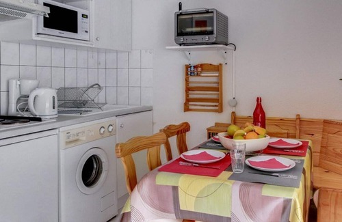 Luz-Saint-Sauveur Apartment | Cozy Studio Cabin for 5 with South-Facing Balcony, Parking, Near Luz-Saint-Sauveur Amenities