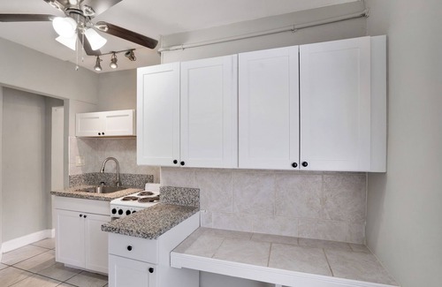 Fort Lauderdale Apartment | Cozy Studio Centrally Located With Free Parking, Minutes to Airport & Beach