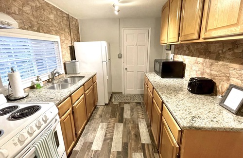 Grey Forest Cottage | Cozy Studio Cottage - Near Floores Country Store, SeaWorld and Fiesta Texas