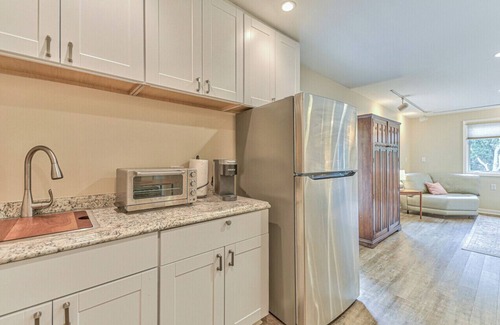 Monterey Apartment | Cozy studio "Del Monte Oaks " Rental-Great for extended stays with WiFi access