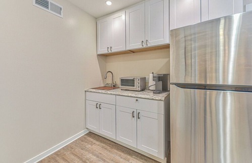 Monterey Apartment | Cozy studio "Del Monte Oaks " Rental-Great for extended stays with WiFi access