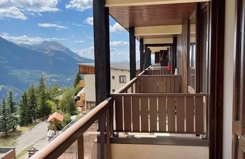 Orcieres-Merlette Apartment | Cozy studio for 4, pets allowed, near slopes, south-facing balcony