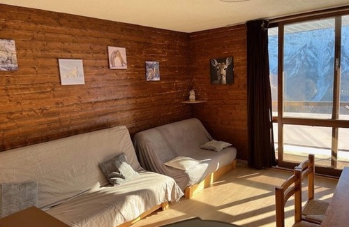 Orcieres-Merlette Apartment | Cozy studio for 4, pets allowed, near slopes, south-facing balcony