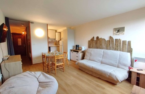 Pla d'Adet Apartment | Cozy studio for 4 in St-Lary with equipped kitchenette