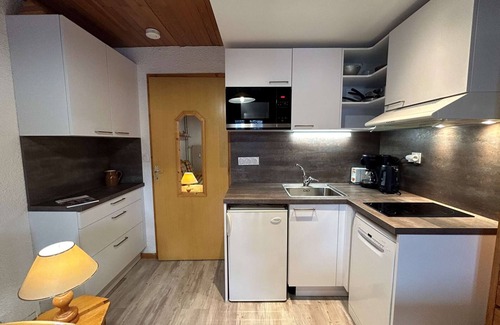 Meribel Apartment | Cozy Studio for 2 near Slopes with Balcony, Ski Storage & Pet-Friendly in Méribel