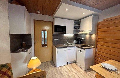 Meribel Apartment | Cozy Studio for 2 near Slopes with Balcony, Ski Storage & Pet-Friendly in Méribel