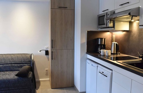 Meribel Apartment | Cozy Studio for 2 near Ski Slopes in Méribel with Modern Amenities