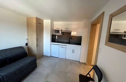 Meribel Apartment | Cozy Studio for 2 near Ski Slopes in Méribel with Modern Amenities