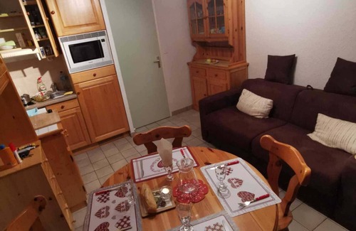 Chatel Apartment | Cozy Studio for 3 with Terrace, 750m from Linga Lift, WiFi, Parking, Pet-Friendly