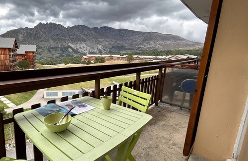 Saint-Etienne-en-Devoluy Apartment | Cozy studio for 4, 50m to slopes, Wifi, pets allowed