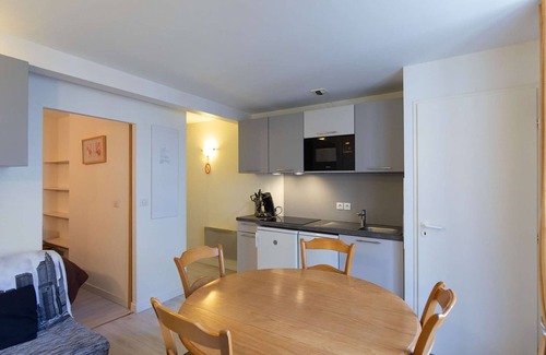Cauterets Apartment | Cozy Studio for 4 in Cauterets, Central Location, Near Ski Lifts