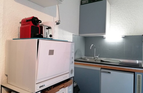 Pra Loup Apartment | Cozy Studio for 4 in Pra-Loup 1500, Close to Ski Lift, Balcony with Garden Access