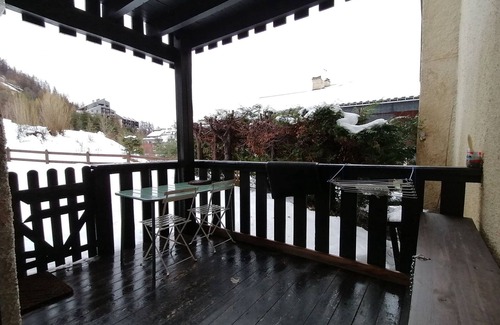 Pra Loup Apartment | Cozy Studio for 4 in Pra-Loup 1500, Close to Ski Lift, Balcony with Garden Access