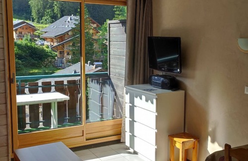 Chatel Apartment | Cozy Studio for 4 near Cable Car with Balcony and WiFi in Châtel