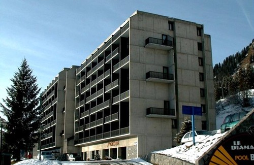 Flaine Apartment | Cozy Studio for 4 Near Slopes with Dishwasher, Elevator, and Ski Storage