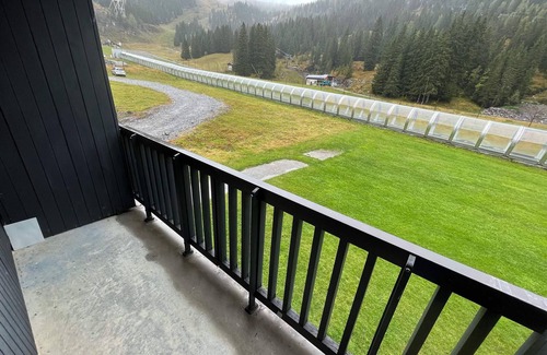 Flaine Apartment | Cozy Studio for 4 on the Slopes, Near Ski Lift & Shops, Balcony with Ski Area View